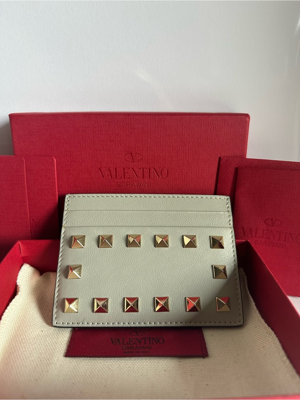 NWT Valentino Garavani Rockstud Light Grey Leather Card Holder Full Set